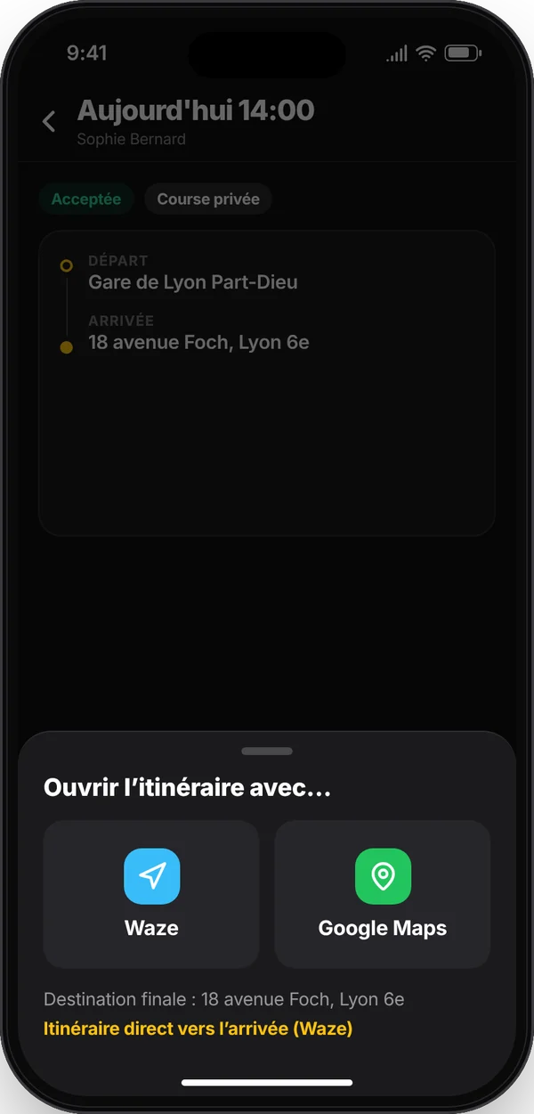 Application TaxiVitrine Pro sur iPhone — Itinéraire GPS : L’adresse du client s’ouvre directement dans Waze ou Google Maps.